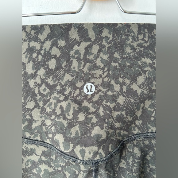 Lululemon Align Pant II 25"
Wild Thing Camo Deep Coal Multi - Picture 9 of 14